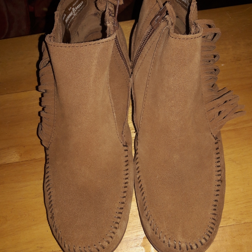 Minnetonka Lacy Boot Women's size 10M Dusty Brown